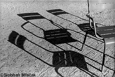 Jardin du Luxembourg - chaise et trois ombres