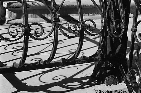 Avenue Laval - railing