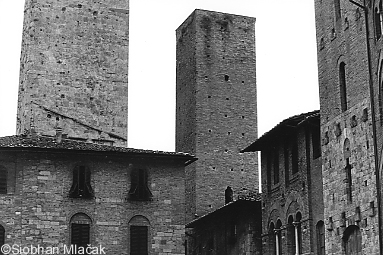 Piazza della Cisterna - towers