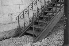 São Luiz Teatro - stairs and post