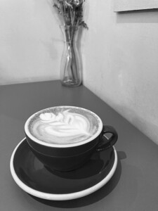 Montmartre - flat white and vase