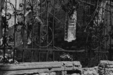 Vukovar - broken fence